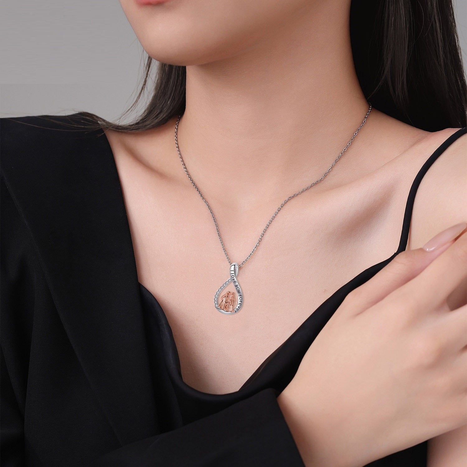 Isaline Mama Necklace