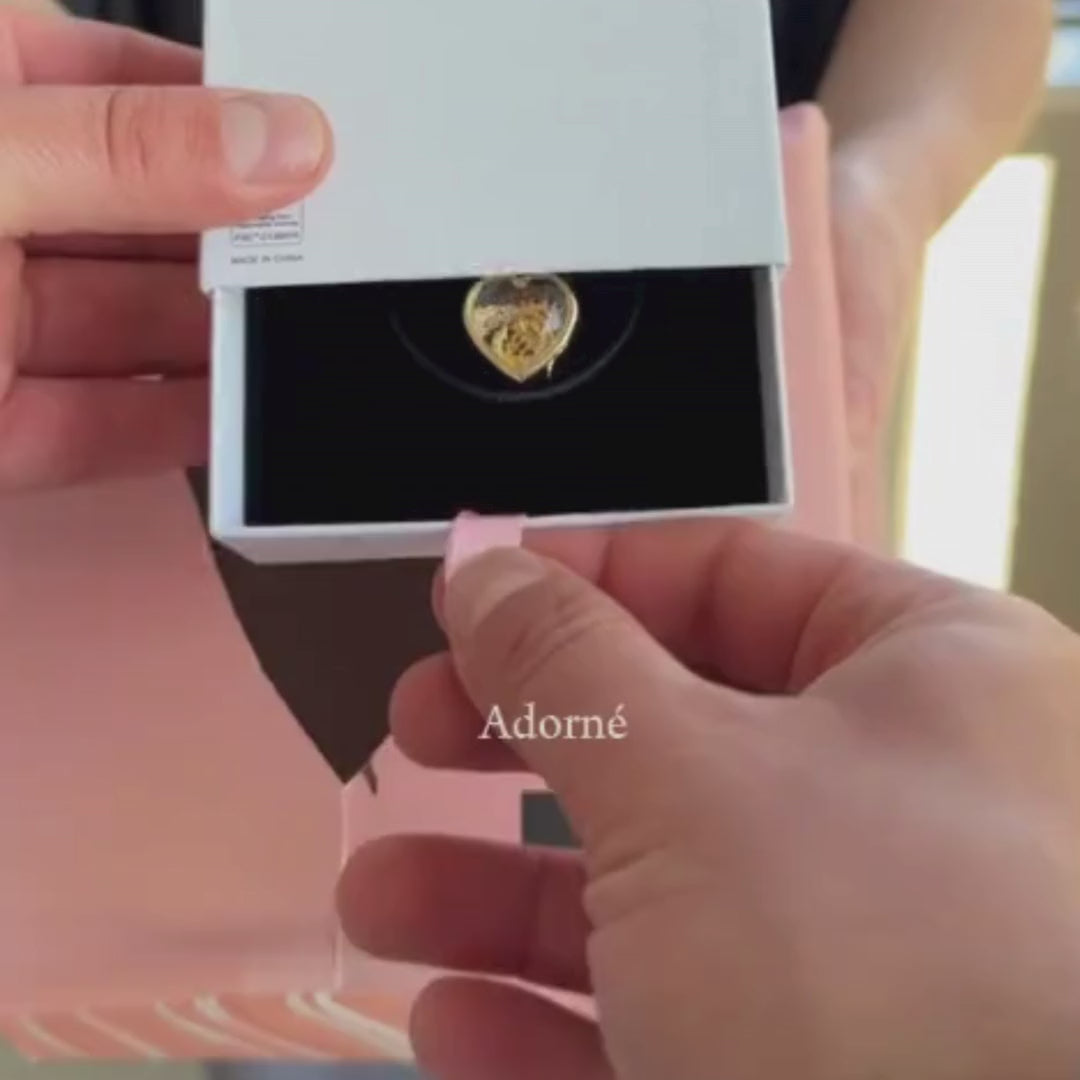 Adorné Amulet