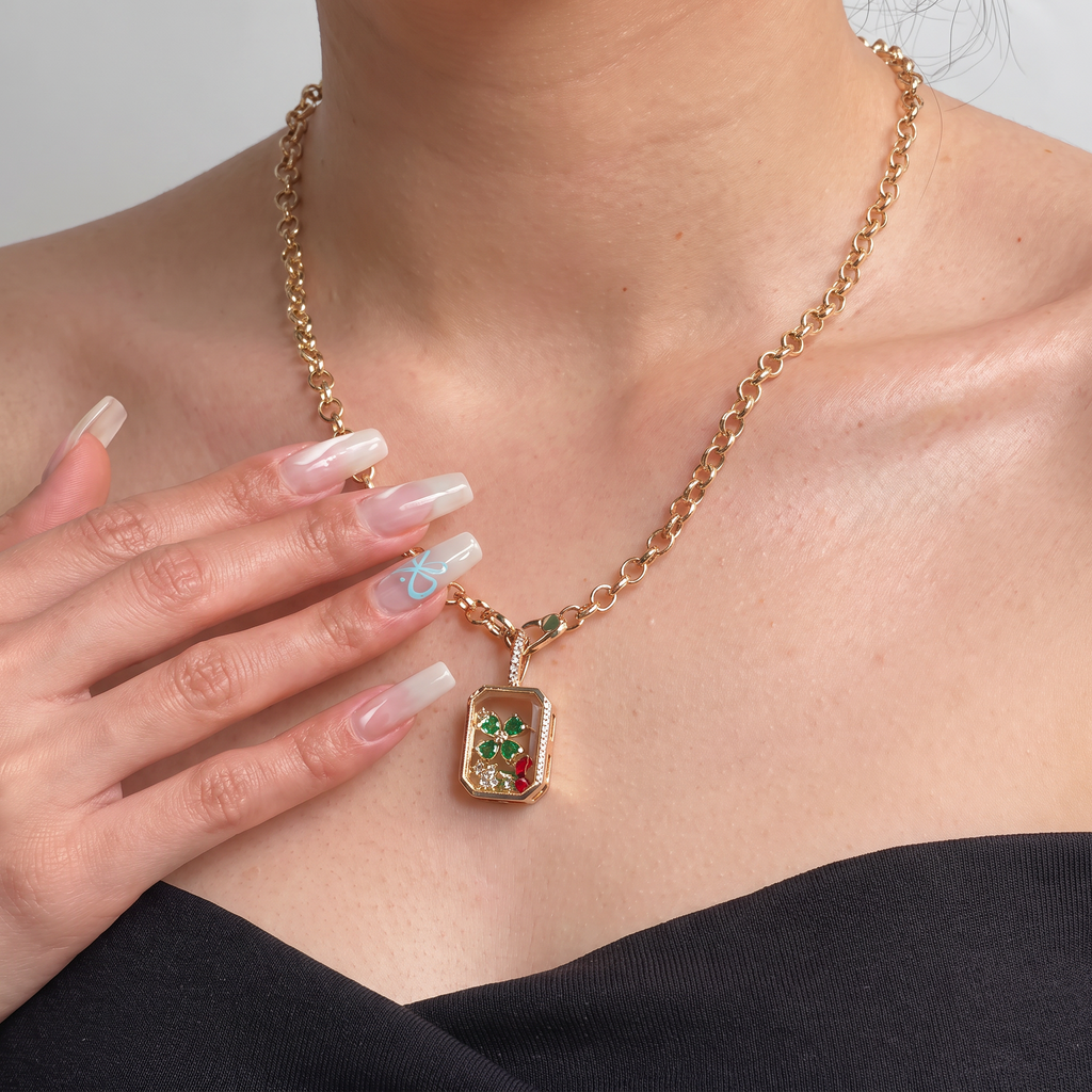 Adorné Amulet